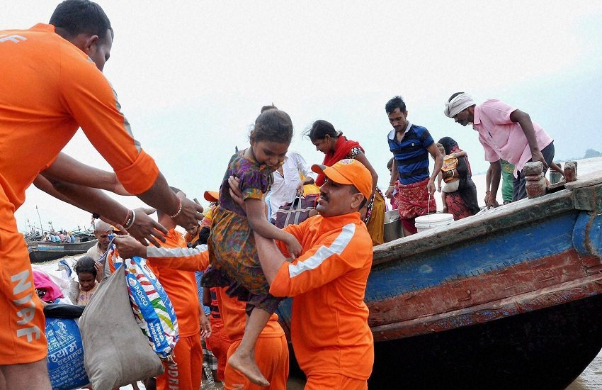 Flood, Flood In Bihar, flood In Uttar Pradesh, Birth On Boat, NDRF. NDRF Team, Pregnant woman