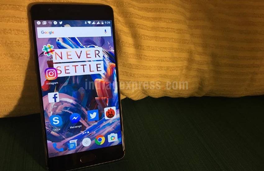 OnePlus ने ऑनलाइन शॉपिंग वेबसाइट अमेजन इंडिया पर ‘OnePlus 3 Carnival’ शुरू किया है। (Photo: Indian Express)