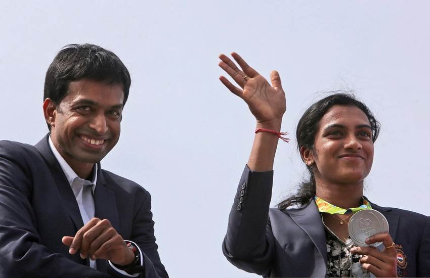 PV sindhu, pulela gopichand, gopichand insult, telangana deputy CM