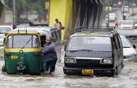 heavy rain in delhi
