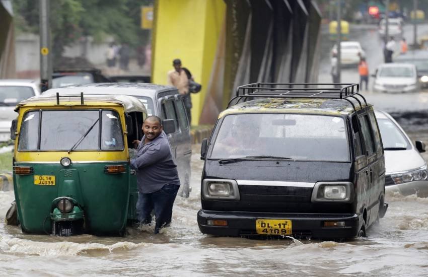 heavy rain in delhi heavy rain in delhi