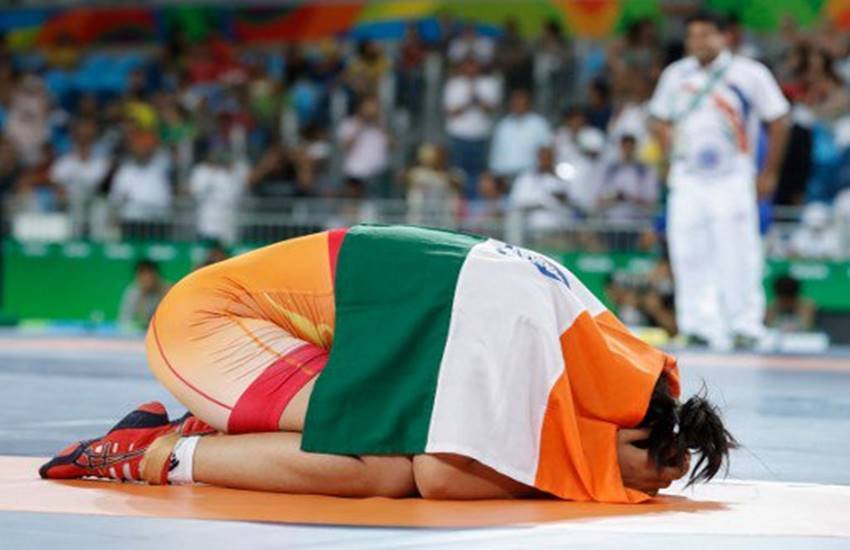rio olympics 2016, sakshi malik, bronze medal in rio olympics, last nine minute to win medal, twitter support for sakshi