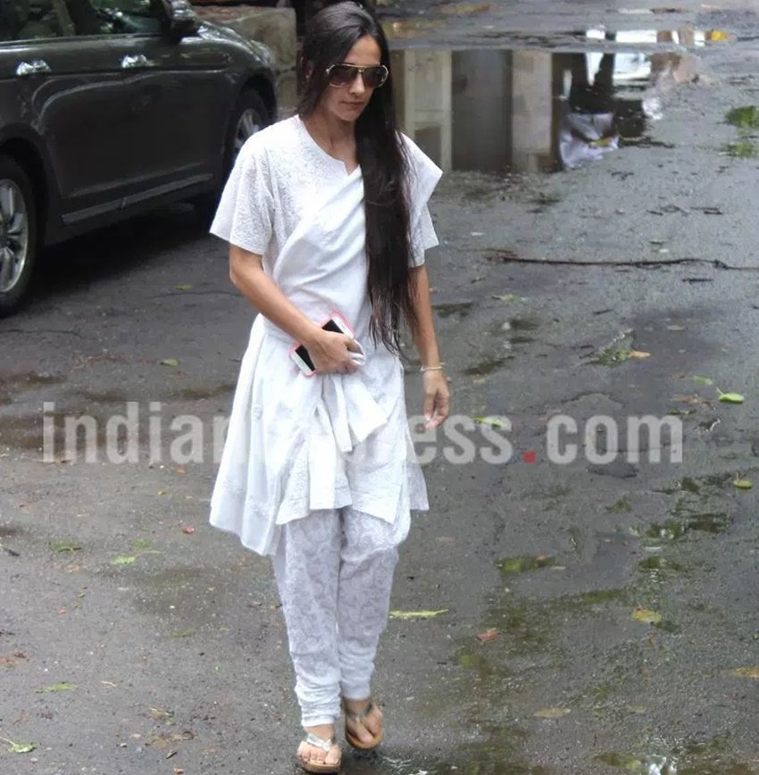 Salman Khan, Salman Khan crying, Rajjat Barjatya, Rajjat Barjatya death, Rajjat Barjatya Prayer meet, Salman cry, rajat salman, Salman crying, Rajshri, Sooraj Barjatya, Bollywood, Salman Khan news, Entertainment news, Salman news, jansatta