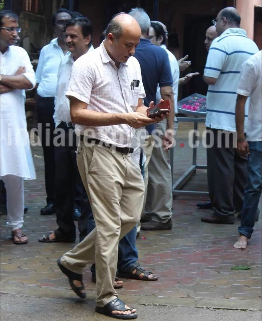 Salman Khan, Salman Khan crying, Rajjat Barjatya, Rajjat Barjatya death, Rajjat Barjatya Prayer meet, Salman cry, rajat salman, Salman crying, Rajshri, Sooraj Barjatya, Bollywood, Salman Khan news, Entertainment news, Salman news, jansatta