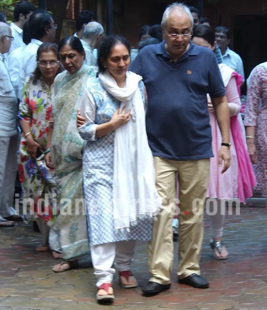 Salman Khan, Salman Khan crying, Rajjat Barjatya, Rajjat Barjatya death, Rajjat Barjatya Prayer meet, Salman cry, rajat salman, Salman crying, Rajshri, Sooraj Barjatya, Bollywood, Salman Khan news, Entertainment news, Salman news, jansatta