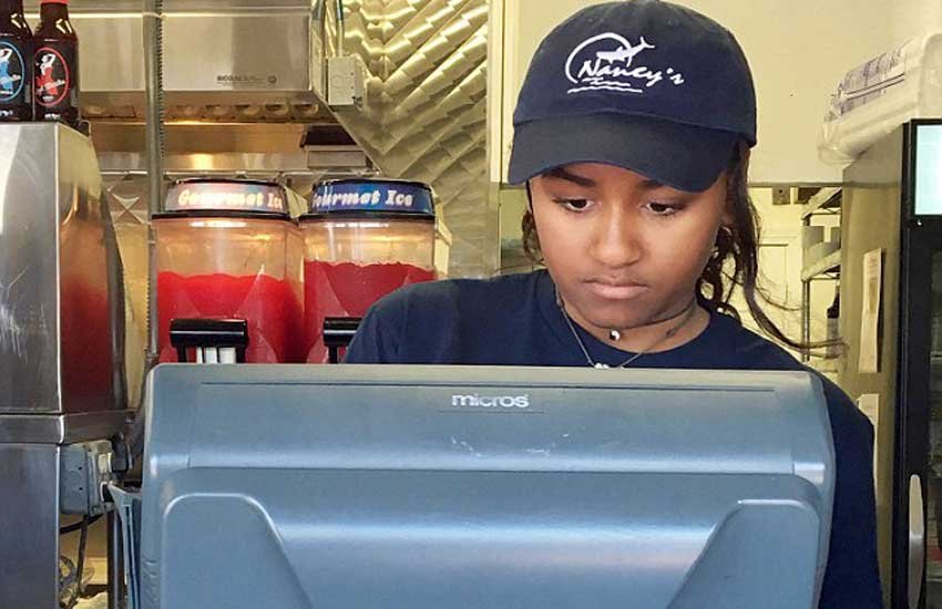 american president daughter, sasha obama, summer job, restaurent, barack obama, latest news in hindi