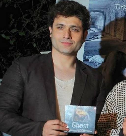 इस घर में बॉलीवुड एक्टर शाइनी आहुजा भी मेहमान बनकर आ सकते हैं।