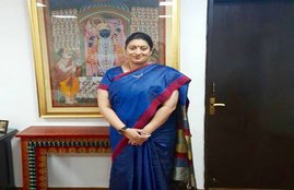 Smriti irani, #IWearHandloom, smriti irani handloom twitter, #IWearHandloom trending, handloom campaign, textile ministry campaign