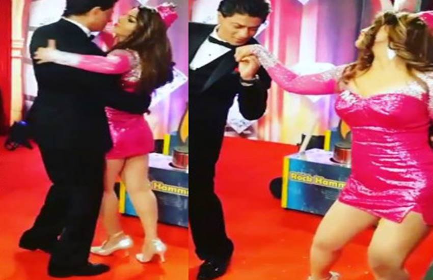 राखी के साथ रोमांस करते शाहरुख खान राखी के साथ रोमांस करते शाहरुख खान