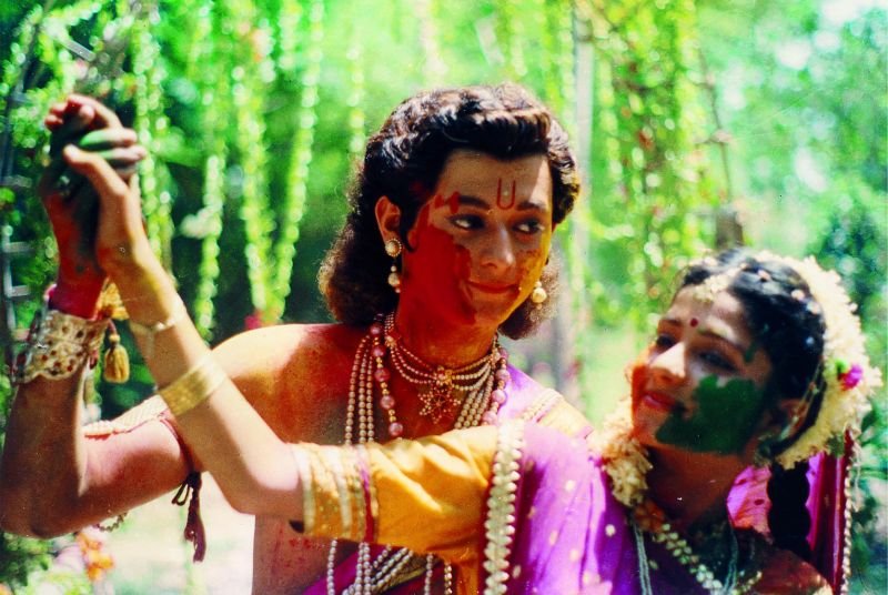 स्वपनिल जोशी 1993 में दूरदर्शन पर आने वाली सीरीयल कृष्णा में बाल कृष्ण की भूमिका में थे। उन्होंने उनकी बाल लीलाएं दिखाई थीं।