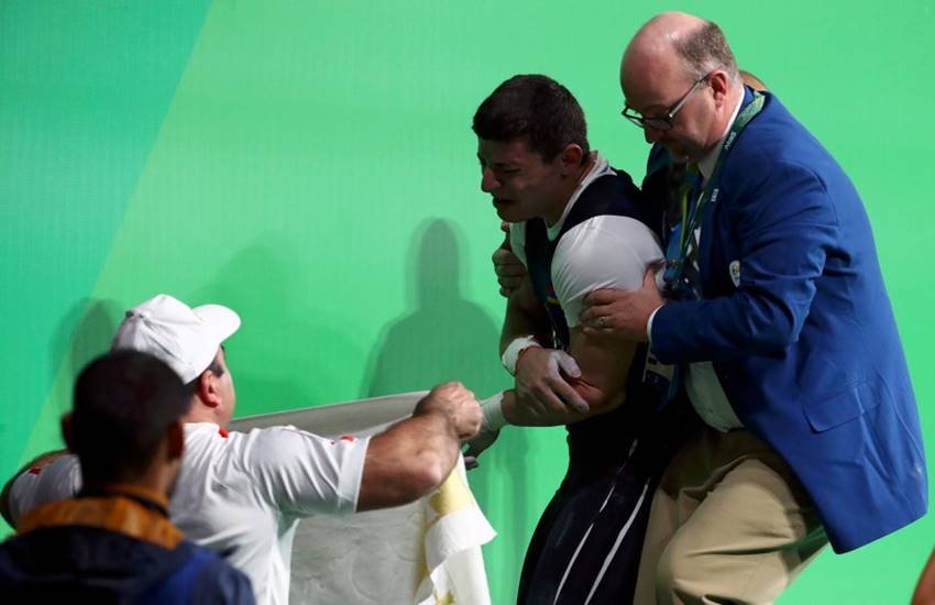 weightlifter elbow BROKEN in Rio Olympics 2