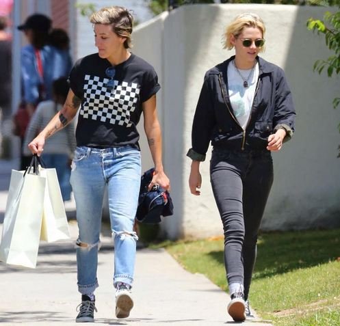 alicia cargile,cara delevingne,girlfriend,kristen stewart,movies,news,robert pattinson,soko,st. vincent,celebrity news