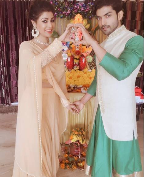 गुरमीत चौधरी और देबीना का ये अंदाज कुछ फिल्मी रहा।