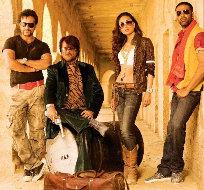 2007 में शाहिद से ब्रेक अप के बाद टशन की शूटिंग के दौरान करीना और सैफ की दोस्ती हुई। कुछ समय बाद यह रिश्ता दोस्ती से आगे बढ़ा और दोनों ने अपने रिश्ते की बात पब्लिक कर दी।
