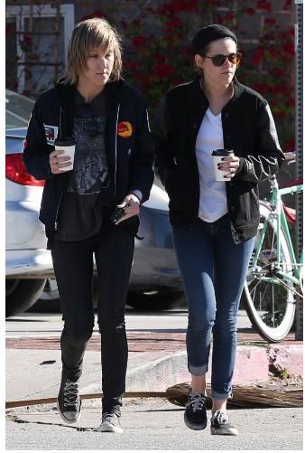 alicia cargile,cara delevingne,girlfriend,kristen stewart,movies,news,robert pattinson,soko,st. vincent,celebrity news