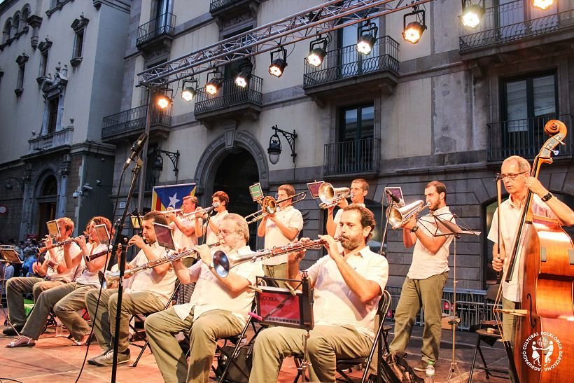 Les Festes De La Merce यह फेस्टिवल 22 से 25 सितंबर के बीच बार्सिलोना स्पेन में मनाया जाता है। इसे गर्मियों के खत्म होने का जश्न भी कहा जा सकता है। इस फेस्टिवल में करीब 600 इवेंट होते हैं।