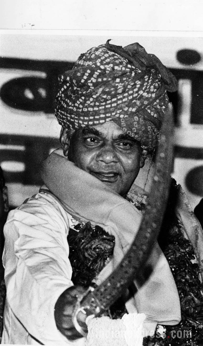 Rare Photos, Indian Prime Ministers Rare Photos, Gandhi Family Rare Photos, Narendra Modi Rare Photos, Indira Gandhi Rare Photos, Sonia Rajeev Rare Photos, Amitabh Bachchan, H D Deve Gowda, Rabri Devi, Lalu Prasad Yadav, Priyanka Gandhi Vadra, Gyani Zail Singh, Madhavrao Scindia, Varun Gandhi, Mulayam Singh, Amar Singh, George Fernandes and Jaya Jaitly, Pt. Jawaharlal Nehru, Atal Bihari Vajpayee, PV Narasimha Rao and Arjun Singh, Lord Mountbatten, Edwina Mountbatten and Jawaharlal Nehru, Rare Pictures, Express archive, India archive, Jansatta