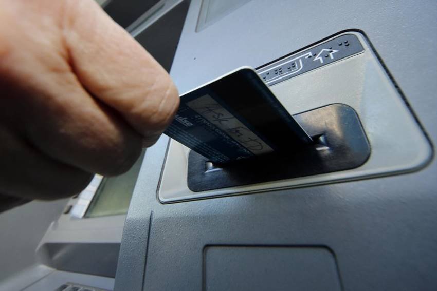 ATM, ATM Card, ATM Safety Tips, ATM Safety and Security Tips, atm tips and tricks, Protecting Your ATM Card, ATM mistakes, Do and Dont,