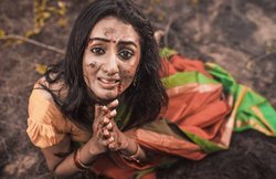 बलात्‍कार के लिए महिलाएं दोषी कैसे? ये 23 तस्‍वीरें दिखाती हैं समाज को आइना