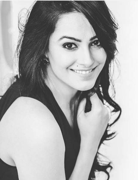 टीवी एक्ट्रेसेज ने शेयर की Black & White तस्वीरें, देखकर फैन हो जाएंगे आप