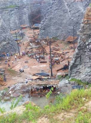 ये तस्वीरें भले ही आपको ना बताएं कि कटप्पा ने बाहुबली क्यों मारा? लेकिन फिल्म को लेकर एक्साइटमेंट जरूर बढ़ा रही हैं।