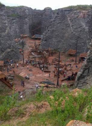 पहले यह फिल्म इसी साल रिलीज होने वाली थी। लेकिन कुछ महीने पहले फिल्म मेकर करण जौहर ने बताया कि यह फिल्म 28 अप्रैल 2017 को रिलीज होने वाली है।