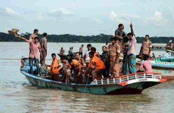 बांग्लादेश में नाव पलटने से 18 की मौत