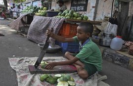Census 2011, 8.4 crore Indian Kids don't go to school, 78 lakhs Indian Kids are child labourers, Education in India, Primary Education in India, School Going Kids in India, Child Labour in India