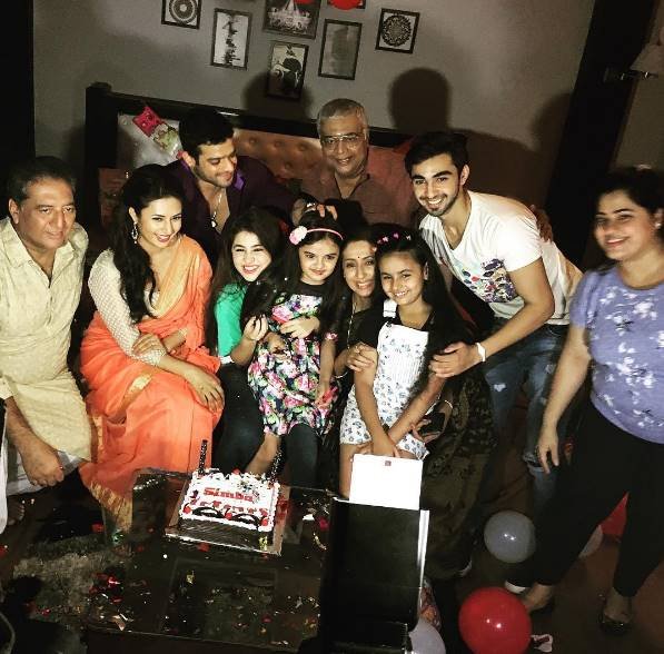 25 सितंबर यानि रविवार को ये हैं मोहब्बतें की छोटी रूही जो अब पीहू बन चुकी है। उसका बर्थडे आने वाला है। लेकिन उसकी ऑनस्क्रीन मम्मी इशिता ने उसका बर्थडे पहले ही मना लिया है।