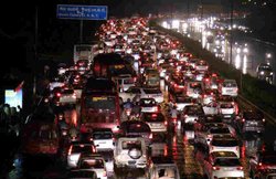 जलभराव सिर्फ यातायात की समस्या नहीं, जीडीपी पर भी असर डालता है: सर्वे