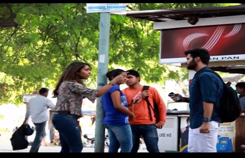 यह वीडियो Love Rudrakash नाम के यूट्यूब पेज से डाली गई, जोकि एक सोशल एक्सपेरिमेंट था। 