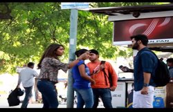 Video: जब पब्लिक प्लेस में इस लड़की ने मारा अपने बॉयफ्रेंड को थप्पड़, जानिए फिर क्या हुआ