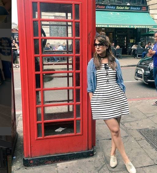 हिना श्रीनगर में पैदा हुई थीं। बाद में पढ़ाई के चलते उनका परिवार दिल्ली शिफ्ट हो गया था।