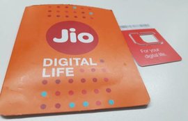 Reliance Jio, Reliance Jio SIM, Jio supported Phone, Jio supported Cheapest Smartphone, Cheapest 4G Smartphone, Cheapest 4G VoLTE Smartphone, karbonn aura 4g, karbonn quattro l45, LYF Wind 6, LYF Flame 3, karbonn Aura 4g Price, buy reliance sim, buy rjio sim, Samsung, Samsung Z2, Samsung Tizen Z2, Samsung Z2 price, Samsung Z2 features, reliance, technology, technology news, Jansatta