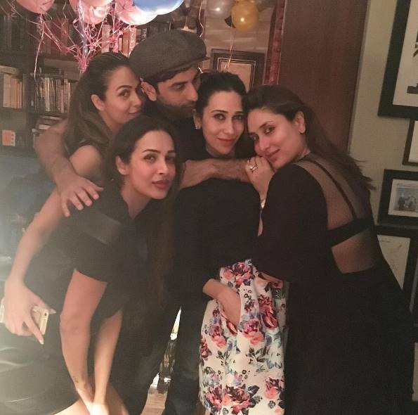 पार्टी में रणबीर कपूर भी मौजूद थे, जो अपने बर्फी लुक में नजर आए।