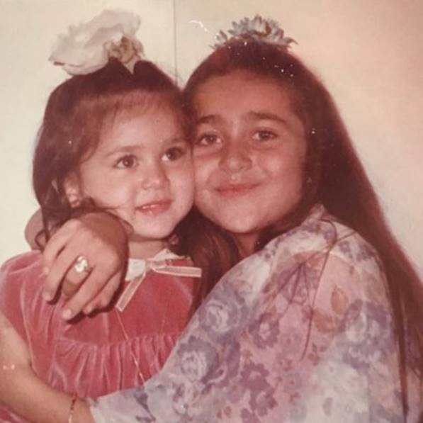 करिश्मा ने सबसे पहले करीना को विश करने के लिए ये तस्वीर शेयर की थी।