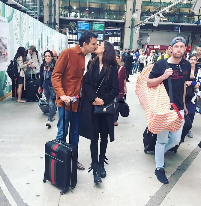 लीजा हेडन ने अपने मंगेतर के साथ लिपलॉक वाली तस्वीर शेयर कर अपनी शादी की खबर दी थी।