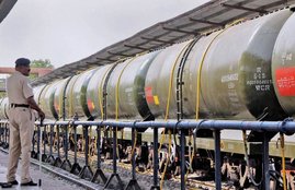 Salary, Water waste, Latur, Latur Crisis, Water Crisis, Maharashtra Drought, Drought, Salary Increment, Govt salary, India news, Jansatta