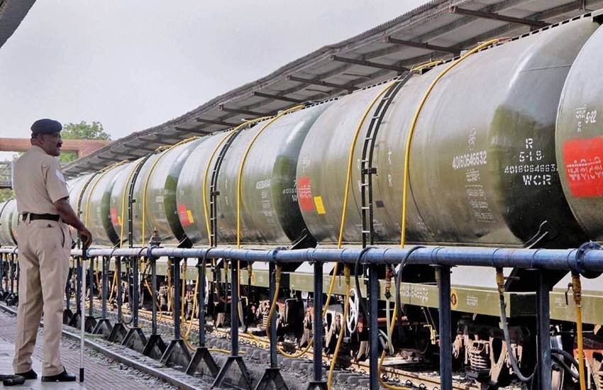 Salary, Water waste, Latur, Latur Crisis, Water Crisis, Maharashtra Drought, Drought, Salary Increment, Govt salary, India news, Jansatta Salary, Water waste, Latur, Latur Crisis, Water Crisis, Maharashtra Drought, Drought, Salary Increment, Govt salary, India news, Jansatta