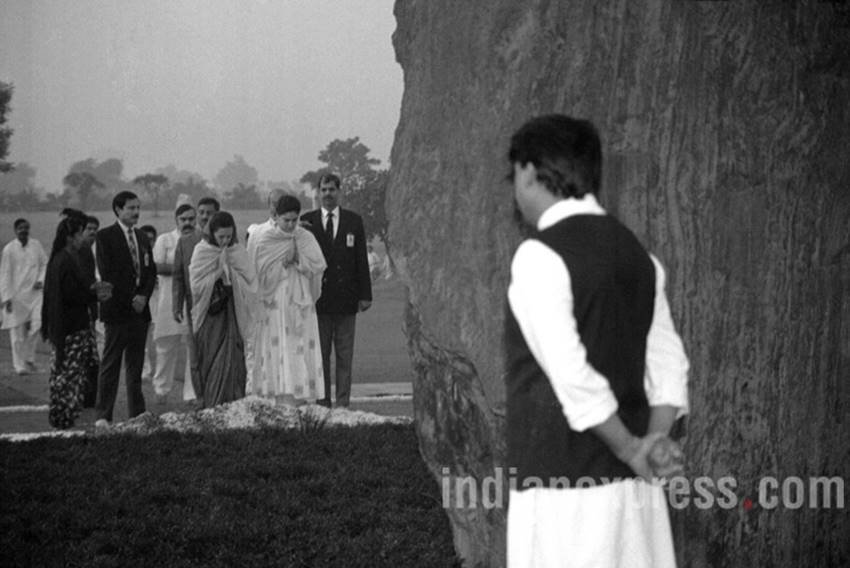 Rare Photos, Indian Prime Ministers Rare Photos, Gandhi Family Rare Photos, Narendra Modi Rare Photos, Indira Gandhi Rare Photos, Sonia Rajeev Rare Photos, Amitabh Bachchan, H D Deve Gowda, Rabri Devi, Lalu Prasad Yadav, Priyanka Gandhi Vadra, Gyani Zail Singh, Madhavrao Scindia, Varun Gandhi, Mulayam Singh, Amar Singh, George Fernandes and Jaya Jaitly, Pt. Jawaharlal Nehru, Atal Bihari Vajpayee, PV Narasimha Rao and Arjun Singh, Lord Mountbatten, Edwina Mountbatten and Jawaharlal Nehru, Rare Pictures, Express archive, India archive, Jansatta
