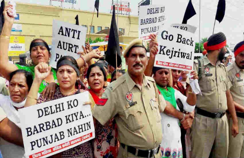 Arvind Kejriwal, Kejriwal Punjab, Amritsar Kejriwal, Congress Women, Kejriwal black flags, Punjab Assembly Polls, Arvind Kejriwal News, Arvind Kejriwal Latest news Arvind Kejriwal, Kejriwal Punjab, Amritsar Kejriwal, Congress Women, Kejriwal black flags, Punjab Assembly Polls, Arvind Kejriwal News, Arvind Kejriwal Latest news