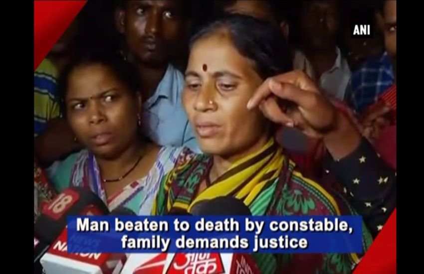 नाराज परिजनों ने रात में अस्पताल के बाहर हंगामा किया और शख्त कार्रवाई की मांग की। 