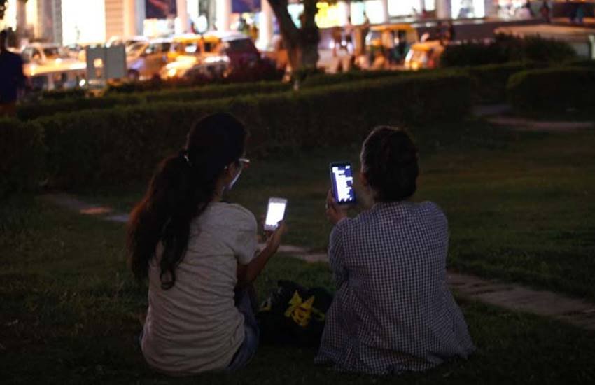 india mobile Users, mobile Users in india, Smartphones in india, India Smartphones Users, Smartphones Users, India Mobile Users