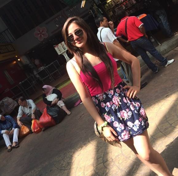 प्रियाल एक गुजराती परिवार से हैं और मुंबई में ही पली बढ़ी हैं।