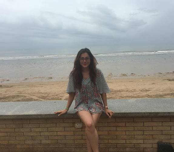 इस शो में क्यूट नागिन का रोल एक्ट्रेस प्रियाल गौर निभा रही हैं। प्रियाल ने 15 साल की उम्र में शो 'इशान:सपनों को आवाज दे' के साथ एक्टिंग की शुरुआत की थी।