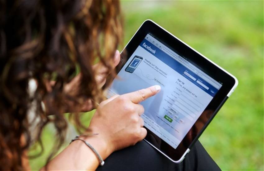Facebook, India, Indian Women on Facebook, Total Female Facebook Users in India, We are Social Report, 24 percent Indian women use Facebook, 11.2 crore Indians use facebook