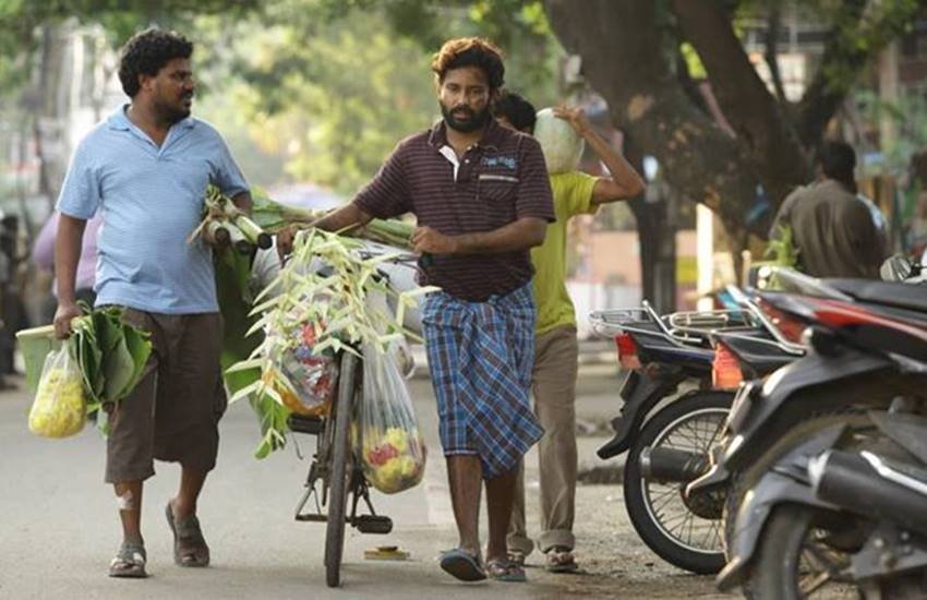 फिल्म में दिनेश रवि, आनंदी और आदुकलाम मुरूगदोस ने मुख्य किरदार निभाए हैं। 