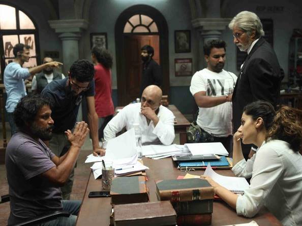 फिल्म में आज की महिलाओं की जिंदगी और उनके मुद्दों को बखूबी दिखाया है।