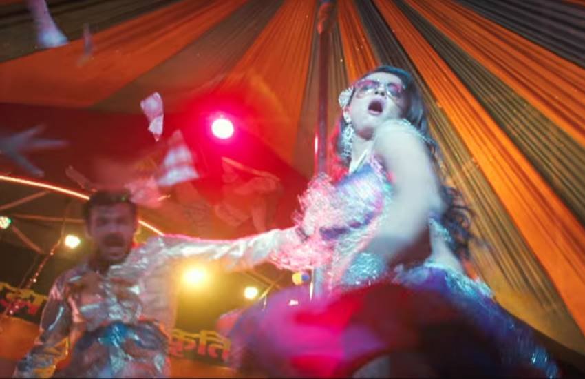 अजय देवगन के प्रोडक्शन में बनी ये फिल्म अपने बोल्ड सीन के लिए लगातार सुर्खियों में रही है।