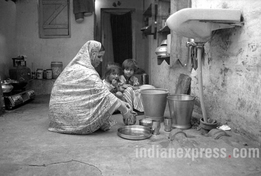 Rare Photos, Indian Prime Ministers Rare Photos, Gandhi Family Rare Photos, Narendra Modi Rare Photos, Indira Gandhi Rare Photos, Sonia Rajeev Rare Photos, Amitabh Bachchan, H D Deve Gowda, Rabri Devi, Lalu Prasad Yadav, Priyanka Gandhi Vadra, Gyani Zail Singh, Madhavrao Scindia, Varun Gandhi, Mulayam Singh, Amar Singh, George Fernandes and Jaya Jaitly, Pt. Jawaharlal Nehru, Atal Bihari Vajpayee, PV Narasimha Rao and Arjun Singh, Lord Mountbatten, Edwina Mountbatten and Jawaharlal Nehru, Rare Pictures, Express archive, India archive, Jansatta